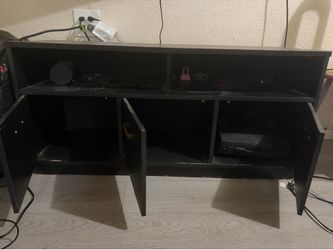 TV stand/Entertainment center