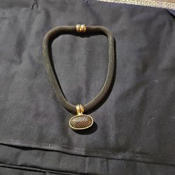 VINTAGE NECKLACE BLACK AND GOLD