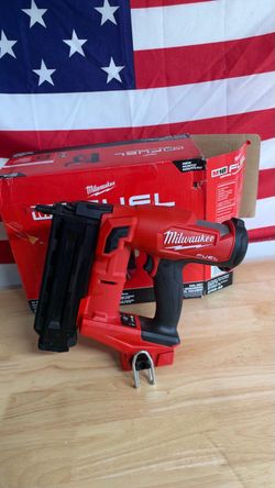 Milwaukee M18 FUEL 18 Gauge Brad Nailer