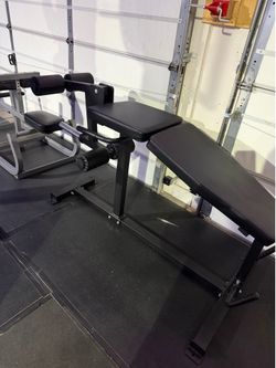 Titan Lying Prone Leg Extension/Curl Machine