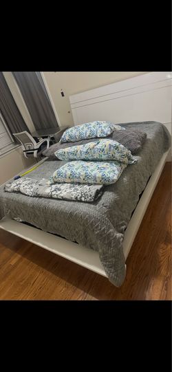 Bed frame fits queen