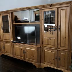 Entertainment center