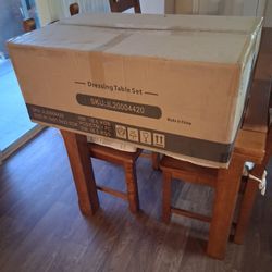 Dressing Table With Stool And Lighted Mirror 