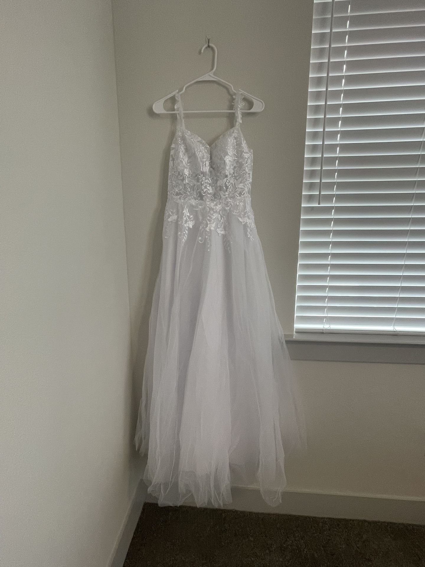 New Size 8 Wedding Dress
