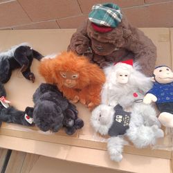 Lot vintage stuffed monkeys