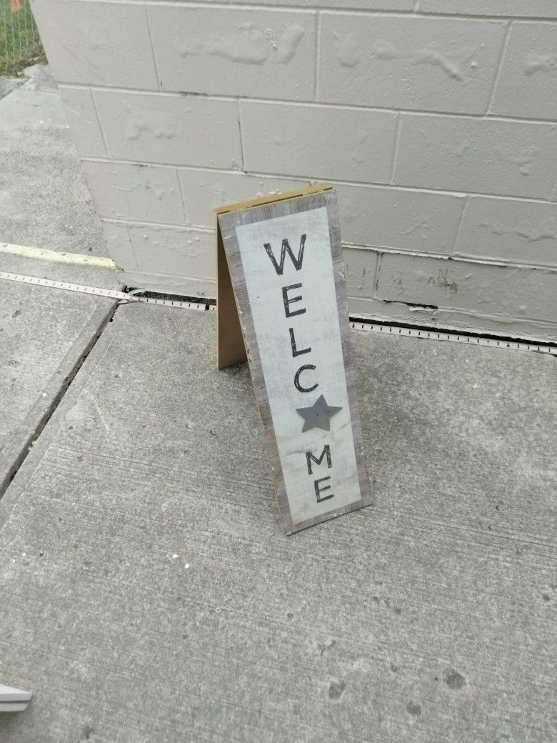 A WELCOME/ AMERICAN FLAG WOODEN STAND