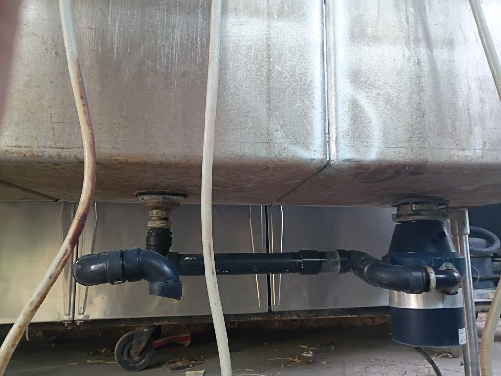 Commercial Stainless Steel Three Sink With Disposal And Faucets