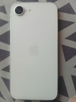 Apple iPhone 16