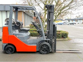 Forklift Toyota LPG 5,000 lb capacity