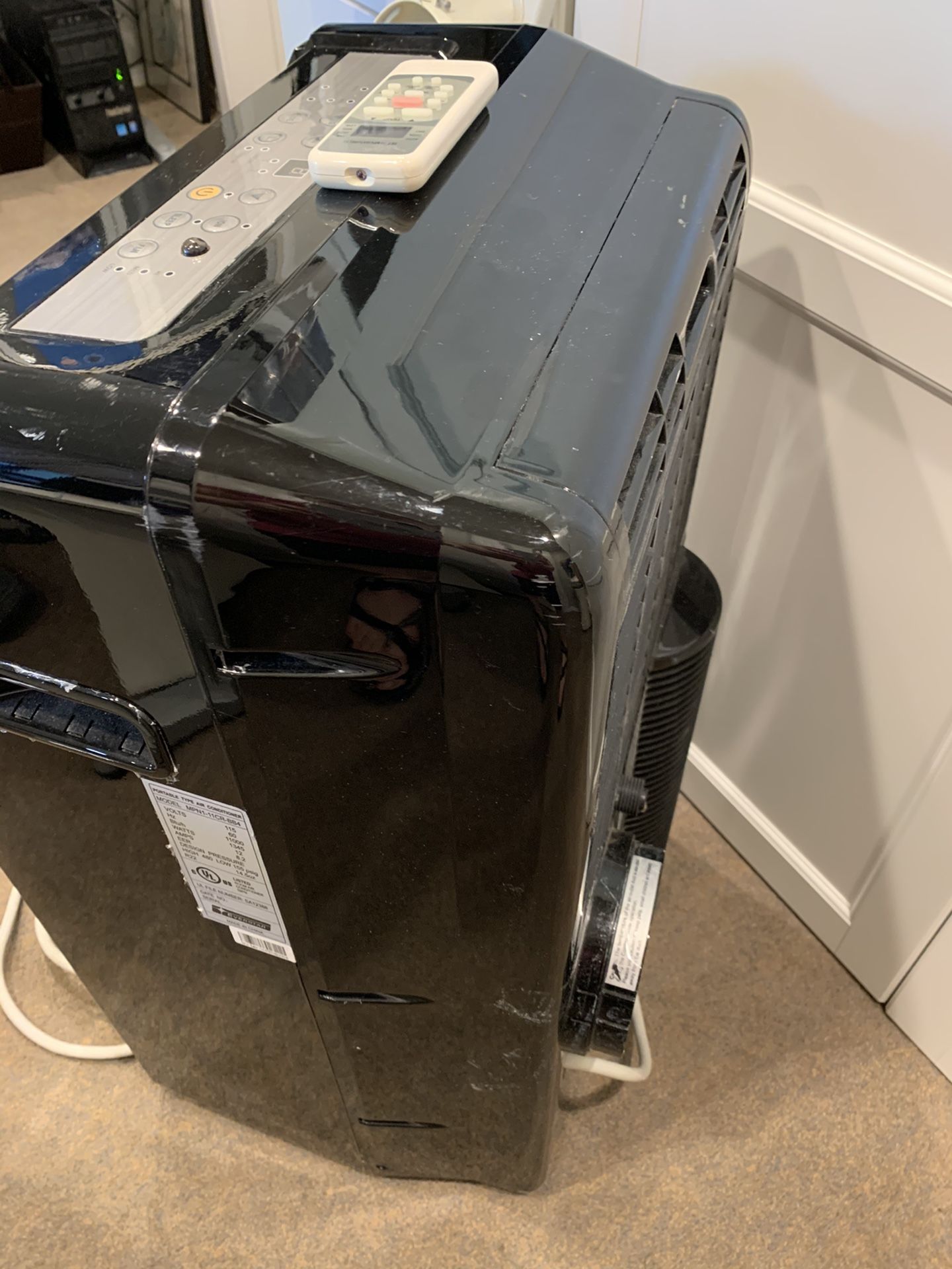 Pending Portable Air Conditioner 11,000 BTU w/ Remote Everstar