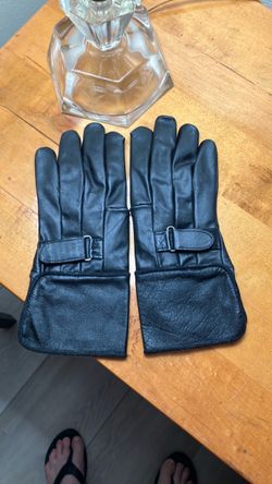 Black Leather Gloves with Buckle Detail