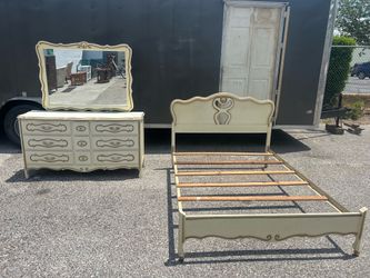 Full size bedroom set ( dresser and bed )