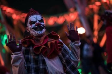 KNOTT SCARY π»πβ οΈππ€‘FARM (4) DIGITAL TICKETS ποΈ ποΈποΈποΈ $220 PRICE FIRM