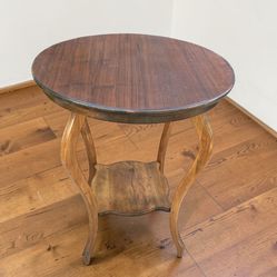 Beautiful Vintage Round Oak Table Parlor Table with Queen Anne Legs - 24x29