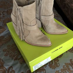 BOOTS - Gianni Bini tan suede bootie with fringe