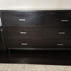 Dresser/Two Nightstands 