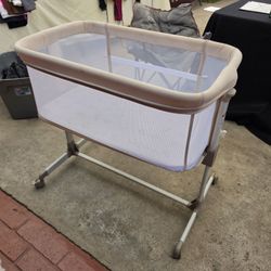 Fodoss All Mesh Bedside Bassinet for Baby, Bedside Sleeper with Wheels, Infant Bassinet