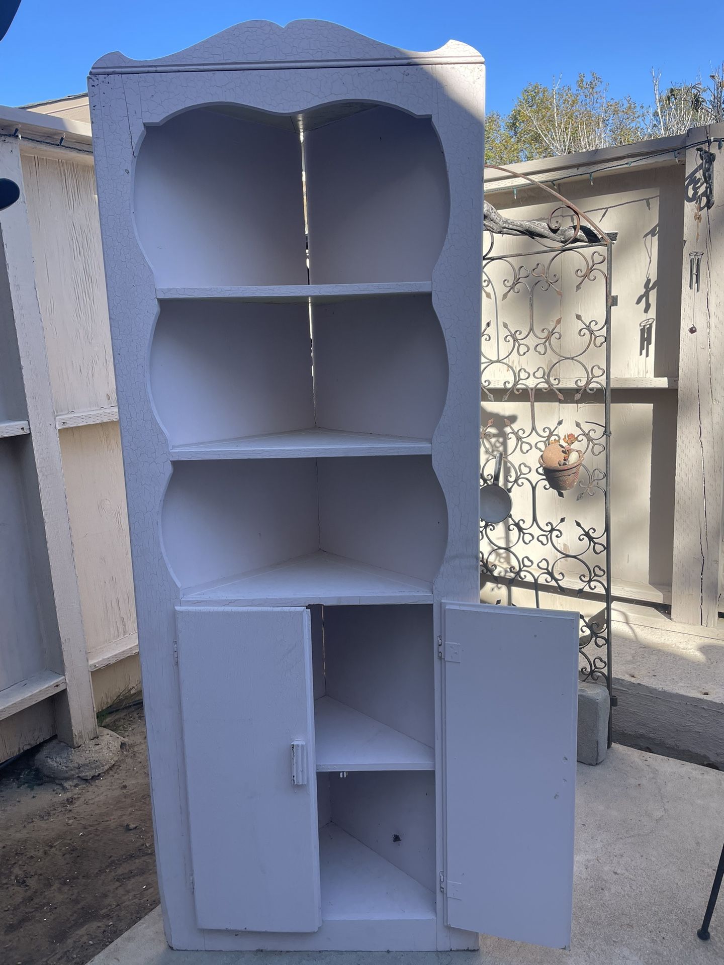 Free Wood Corner shelf