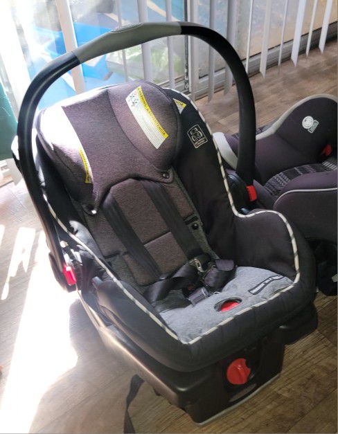   INFANT Carseat $20 With Base.