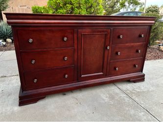 6 Drawer Wood Dresser Chest of Drawers Furniture Great Condition
