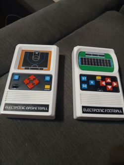 2 Mattel Electronic 2003 Football and Basketball Games Excellent Condition