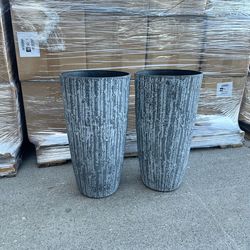 2pc plastic resin planters