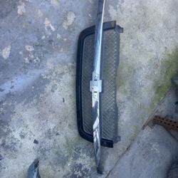 Chevy Silverado Grille Fits 05-07 Year 80$