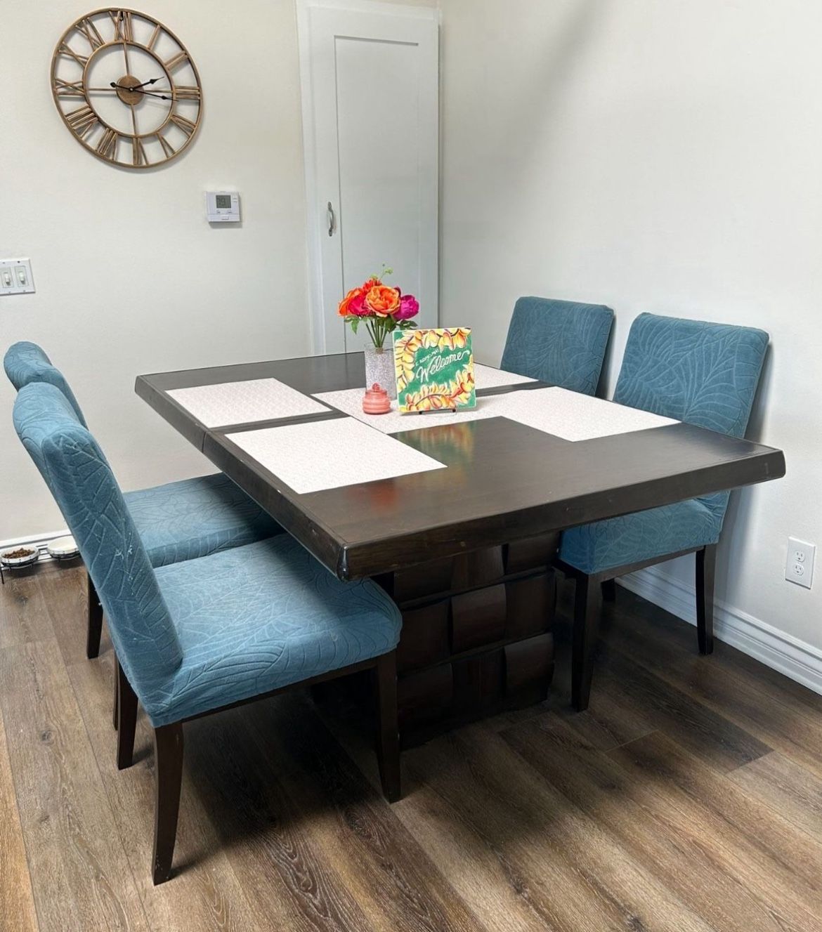 Dining Room Table & 4 Chairs