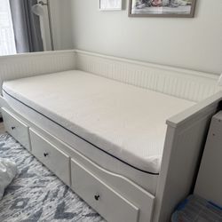 Sealy Memory Foam Mattress - Very Good Condition 