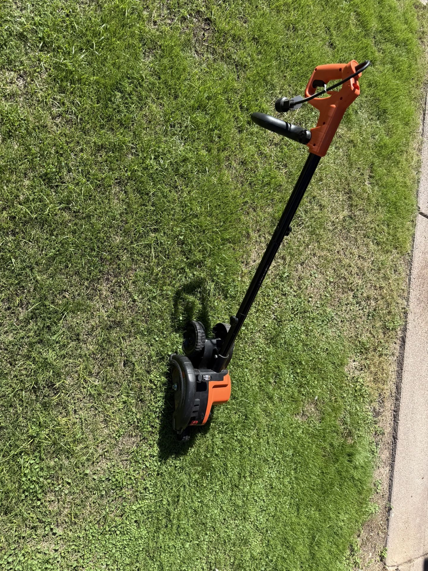 BLACK+DECKER CORDED EDGERS