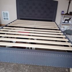 Tufted Full Size Bed 