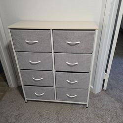 8 drawer dresser $40
