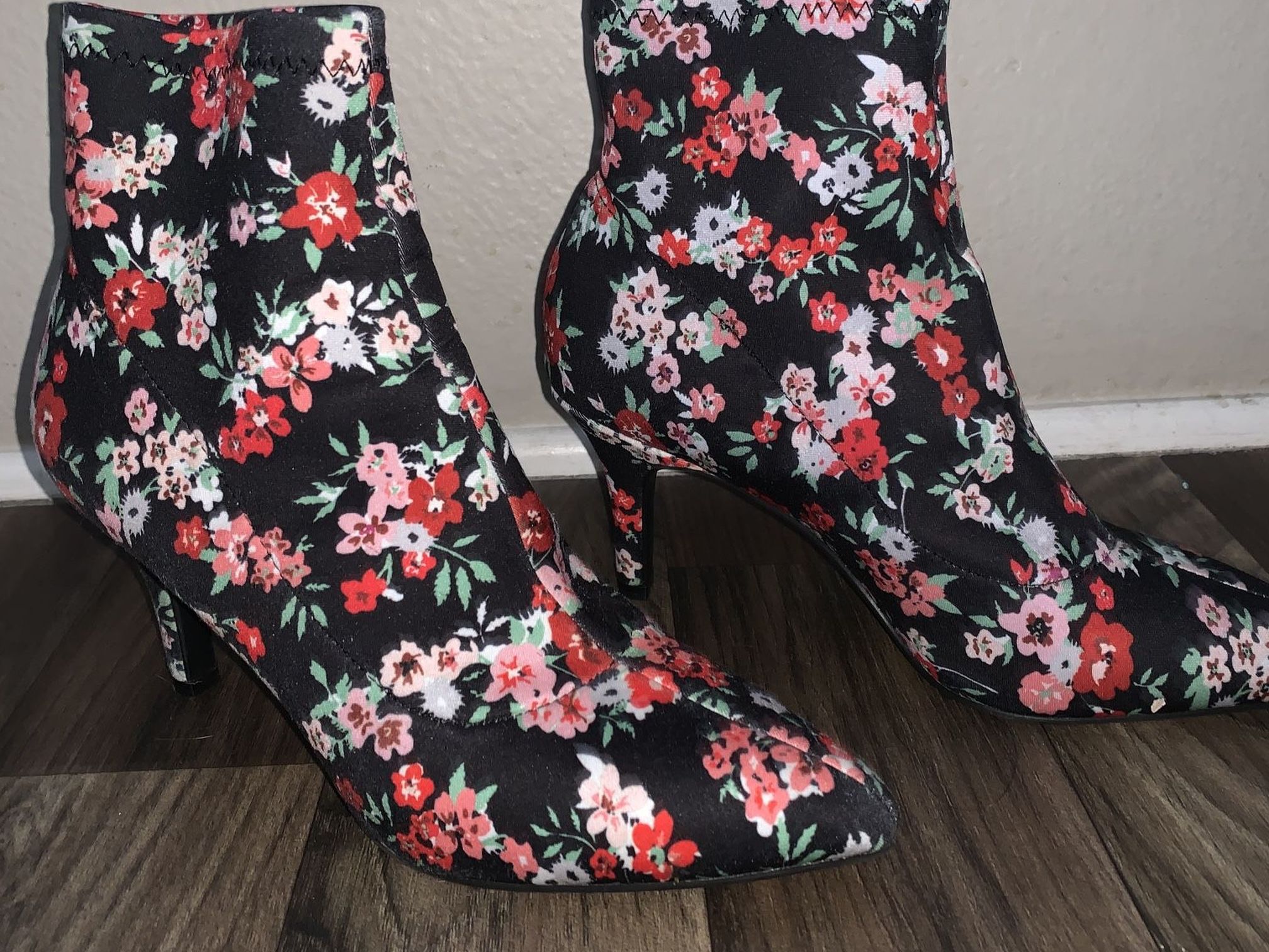 Flower Booties Size 7.5