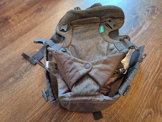 Infantino Baby Carrier (No Smoke, No Pets, No Rips, No Stain)