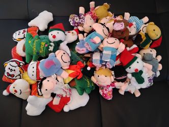 Christmas Finger Puppets and Small Plushies
Lot of 50