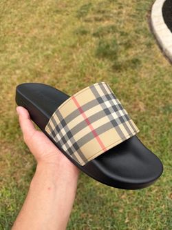 Burberry Slides 9-11 sizes🔥
