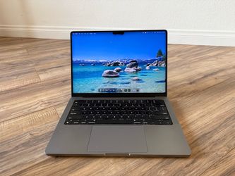 MacBook Pro M2 16GB 14 Inch with Accessories