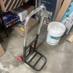 Compact hand truck/dolly