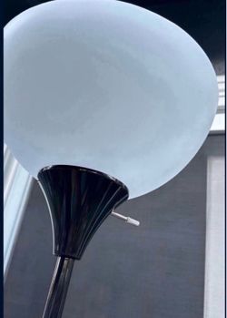 $8 Flor Lamp Black 7”