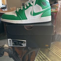 Jordan 1 Mid 