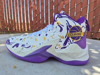 Basketball shoes
