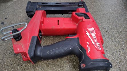 Brand/Line: Milwaukee M18 FUELType: 18-Gauge NARROW CROWN STAPLER
