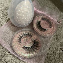 Lashes And Sponge 