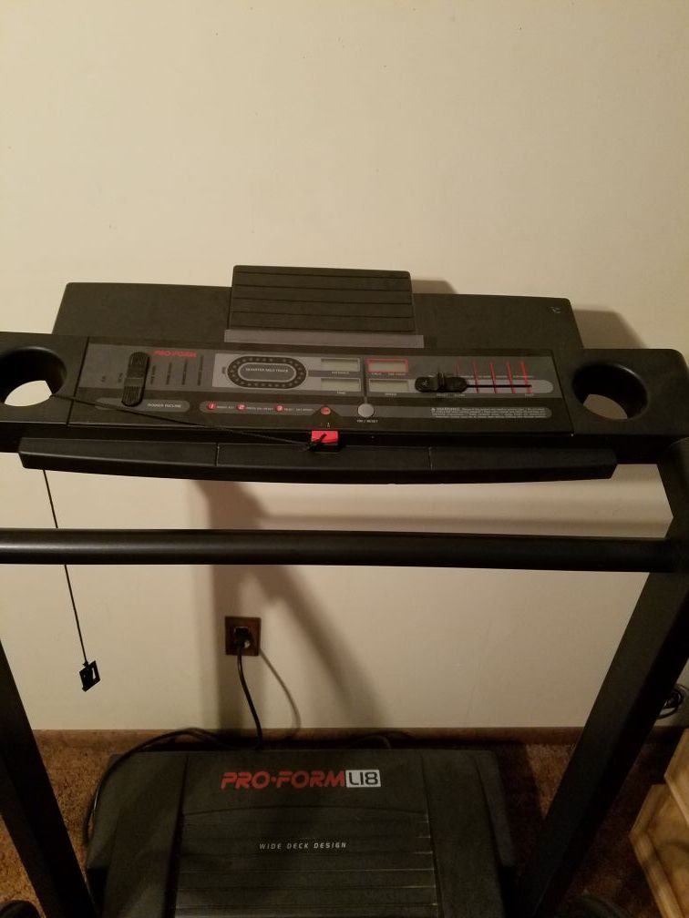 Treadmill Pro-form L18 wide deck space saver