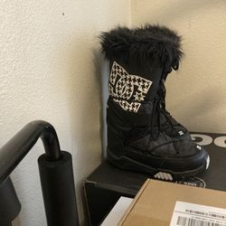 Woman’s Snow Boots Size 7.5
