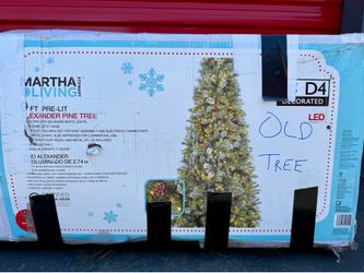 Martha Stewart Pre-Lit 9 Ft Alexander Pine Christmas Tree
