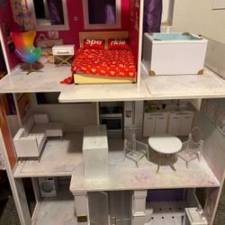 Rainbow High Doll House 