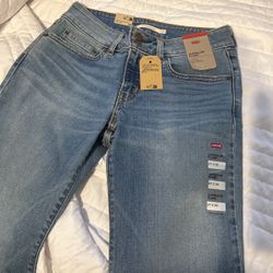 Brand New 27x30 Levi’s Women’s Jeans