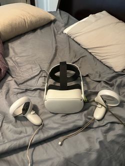 Oculus Quest 2 with head attachment (No Box)