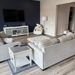 La-Z-Boy Meyer Couch And Loveseat 